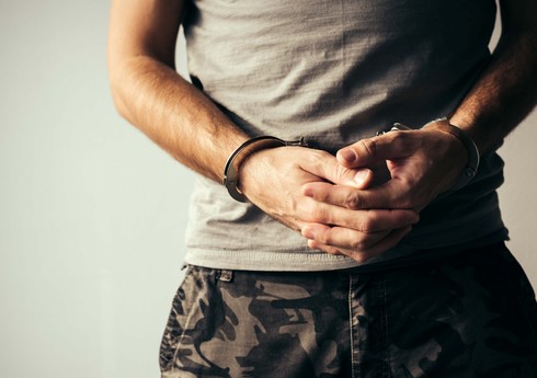 Bakıda qadının qızıl boyunbağısı soyğunçuluq yolu ilə talanıb Bakıda qadının qızıl boyunbağısı soyğunçuluq yolu ilə talanıb