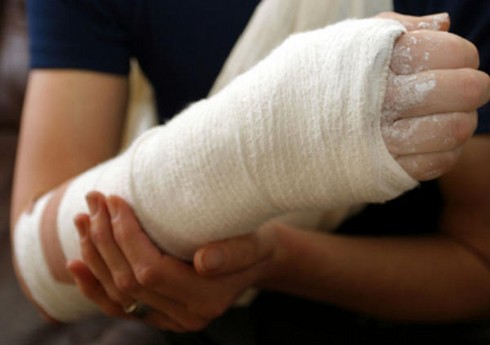 Bakıda qonşusu tərəfindən döyülən qadının əli sınıb