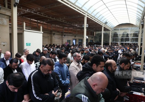 Bakıda Ramazan münasibətilə bayram namazı qılınıb