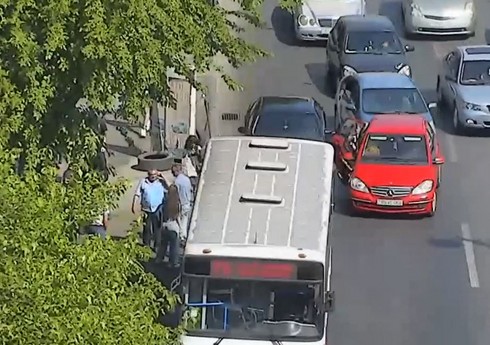 Bakıda sürücünün ürəktutması səbəbindən qəza olub