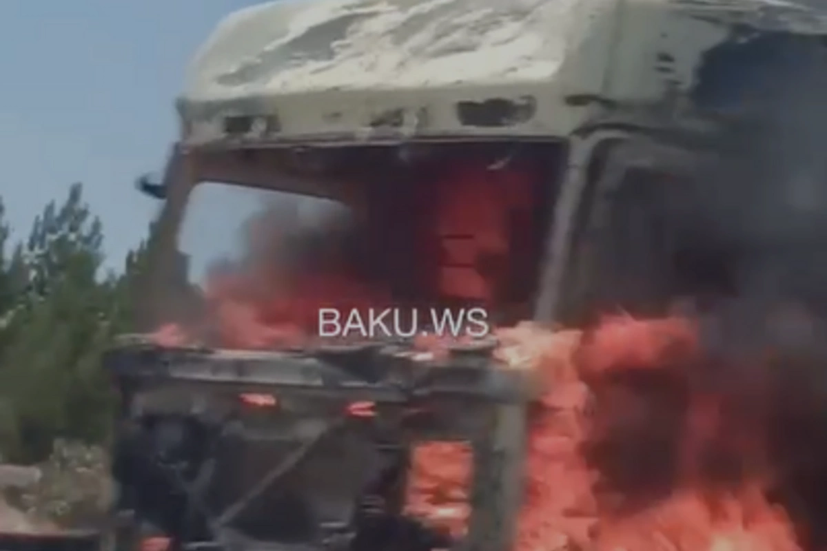 Bakı-Şamaxı yolunda yük maşını YANIR Bakı-Şamaxı yolunda yük maşını YANIR
