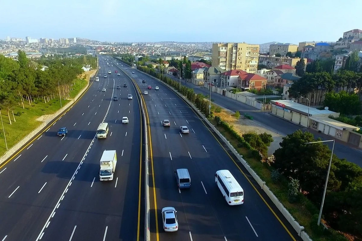 Bakı-Sumqayıt yolundan istifadə edənlərin NƏZƏRİNƏ - Bu hissə bağlanıb