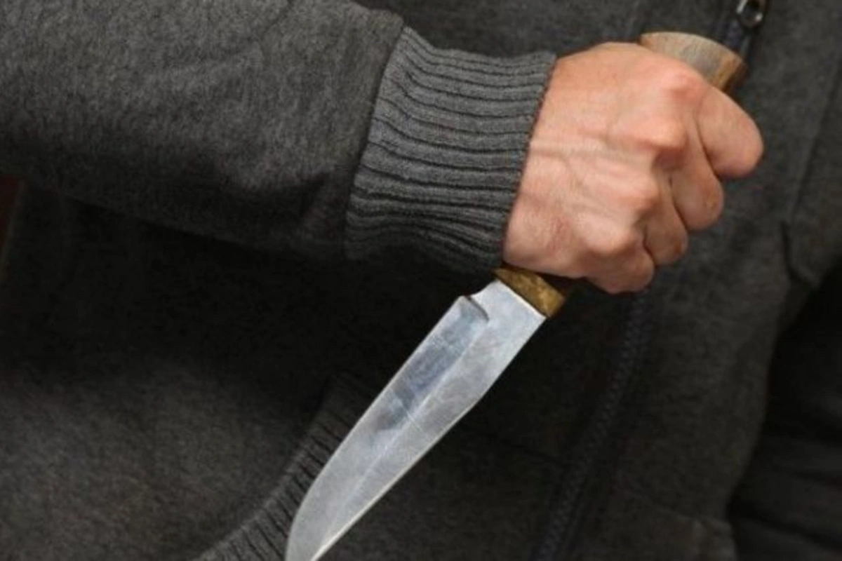 Bakıda 10-cu sinif şagirdi tanımadığı şəxsi bıçaqladı Bakıda 10-cu sinif şagirdi tanımadığı şəxsi bıçaqladı