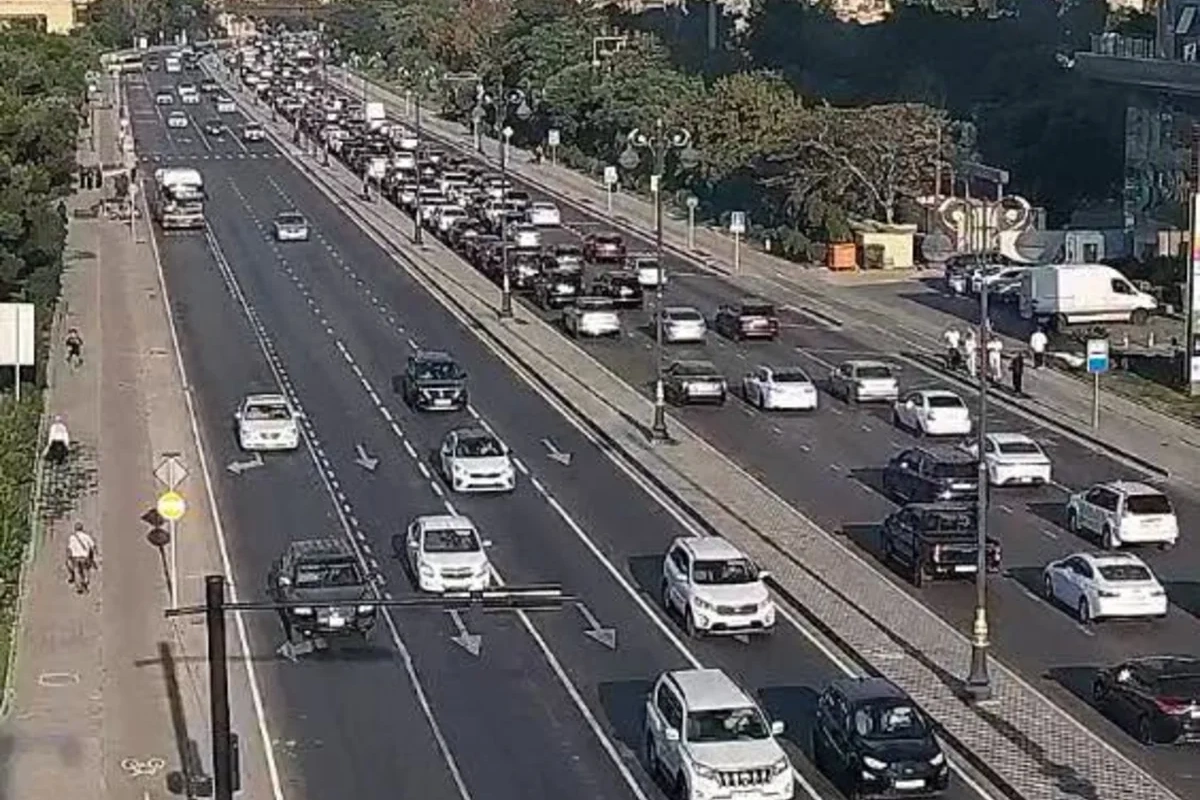 Bakıda 14 istiqamətdə tıxac yaranıb