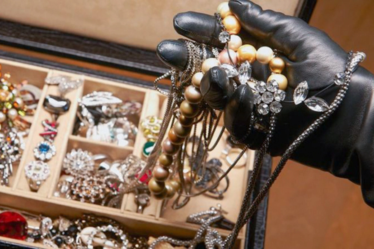 Bakıda 15, Sumqayıtda 11 min manatlıq oğurluq olub