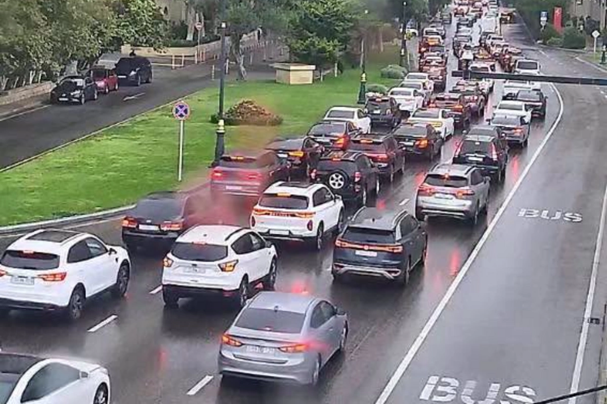 Bakıda 19 istiqamətdə tıxac var