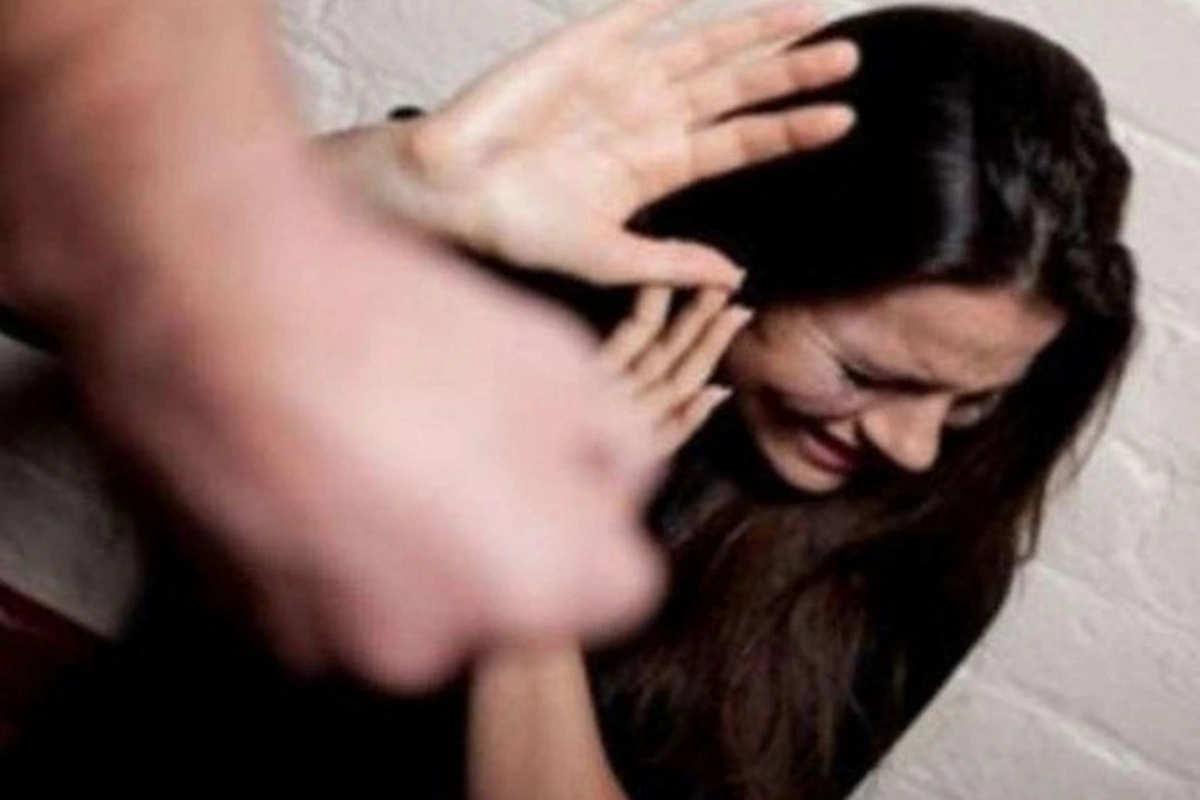 Bakıda 29 yaşlı kişi təzə evləndiyi arvadını boşanmaq istədiyi üçün küçədə döydü