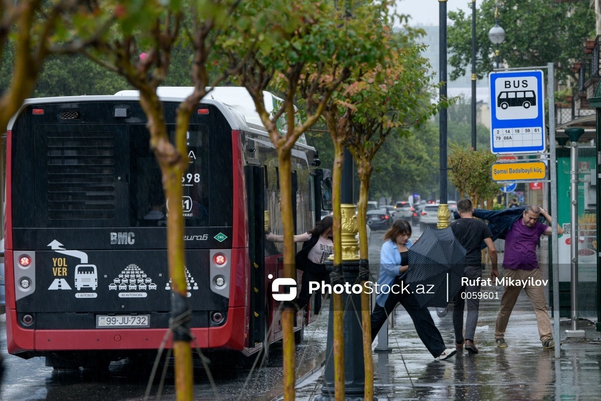Bakıda avtobusda dava, sərnişin həbs edildi