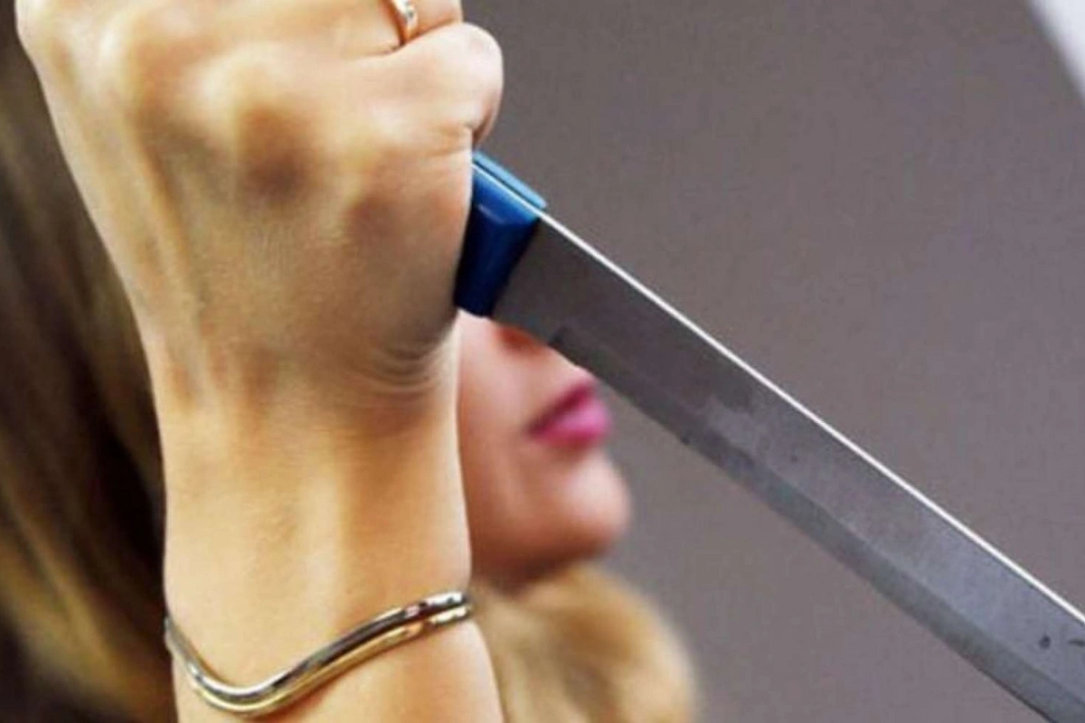 Bakıda gecə klubunda dava, 16 yaşlı qız sevgilisini bıçaqladı