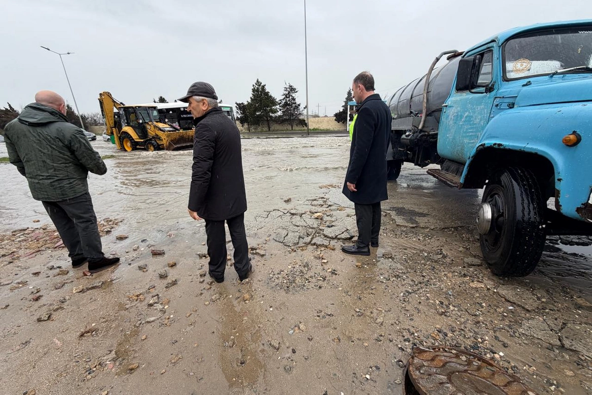 Bakıda icra başçıları subasma baş verən əraziyə gəliblər