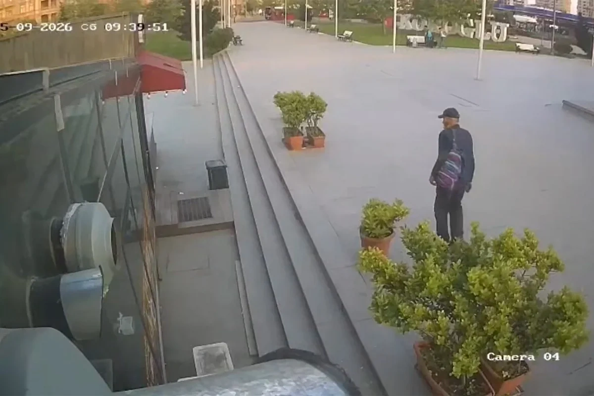 Bakıda işıq dirəklərinin metal hissələrini oğurlayan şəxs saxlanılıb Bakıda işıq dirəklərinin metal hissələrini oğurlayan şəxs saxlanılıb
