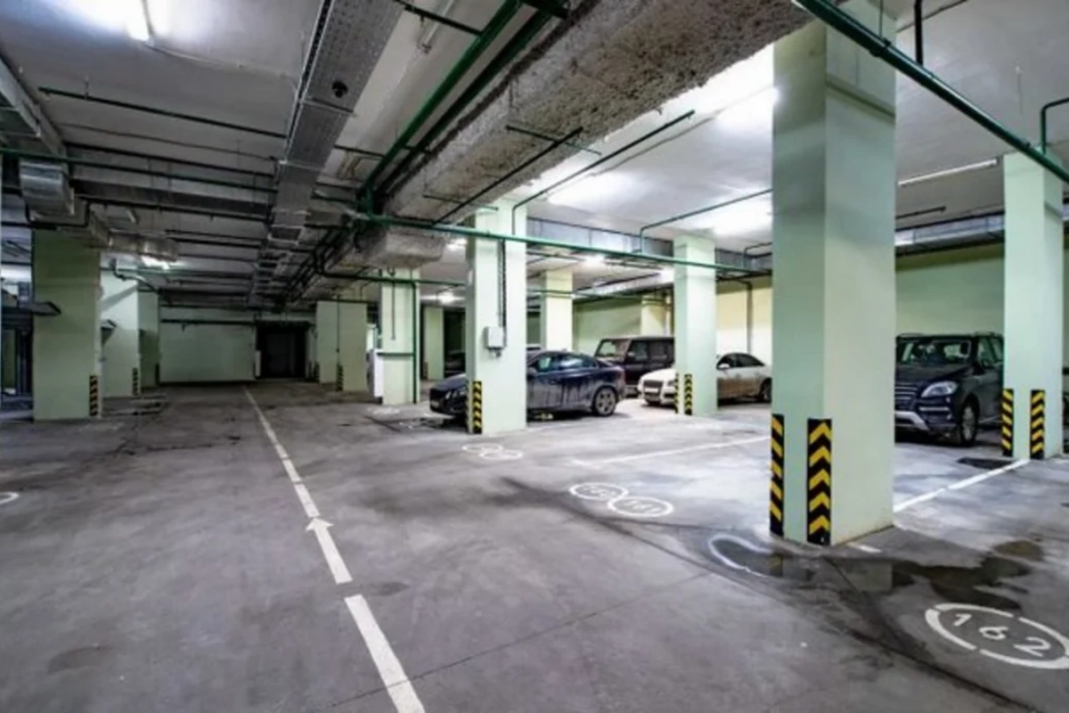 Bakıda özəl parkinqlərin qiymətləri 