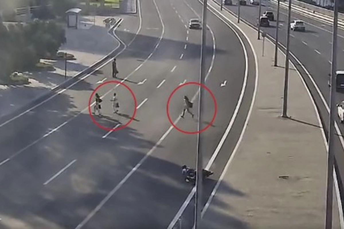 Bakıda piyada məsuliyyətsizliyi motosikletçinin qəzaya düşməsi ilə nəticələndi