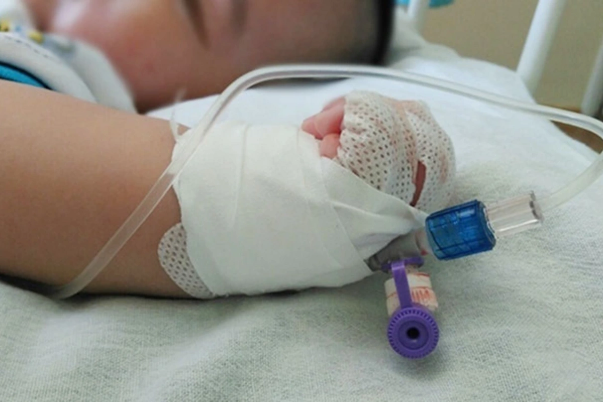 Bakıda qadın 6 aylıq övladının burnunu qırdı - Polisdən AÇIQLAMA