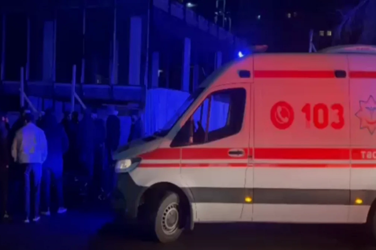 Bakıda qadına 12 bıçaq zərbəsi vuruldu - 17 yaşlı oğlu saxlanıldı Bakıda qadına 12 bıçaq zərbəsi vuruldu - 17 yaşlı oğlu saxlanıldı