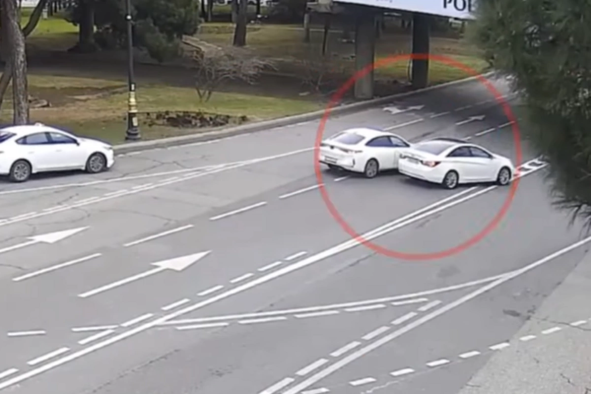 Bakıda qayda pozan sürücü qəzaya səbəb oldu - ANBAAN VİDEO