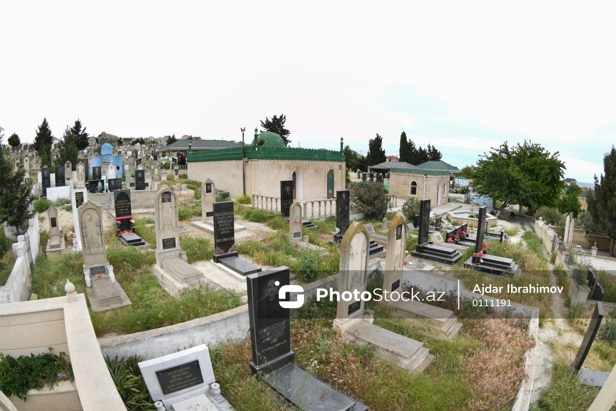 Bakıda qəbiristanlıqda qanlı olay: Həmyaşıdını öldürən yeniyetməyə HÖKM OXUNDU
