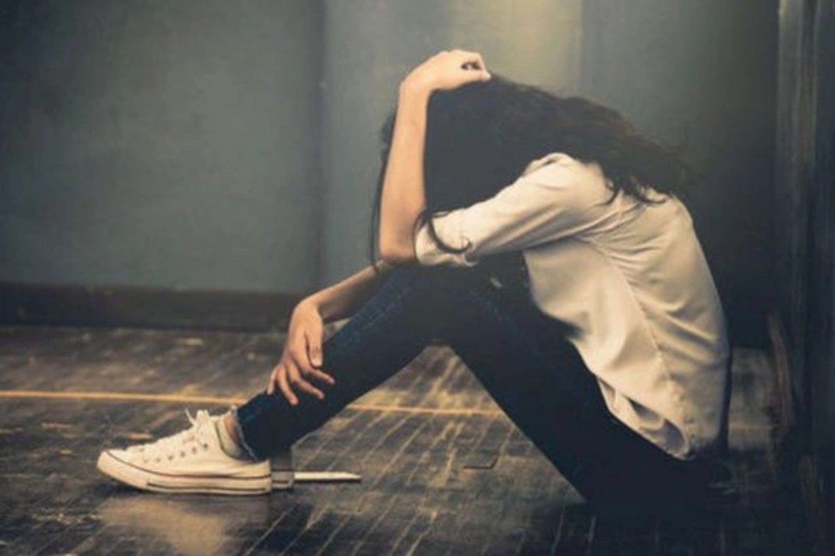 Bakıda sevgilisini döyən qısqanc kişi cinayət məsuliyyətindən azad edildi