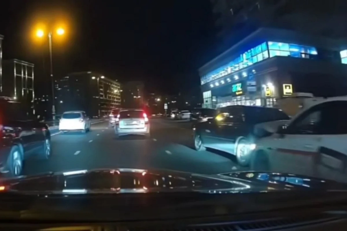 Bakıda sürücülər arasında gərginlik qəza ilə nəticələndi