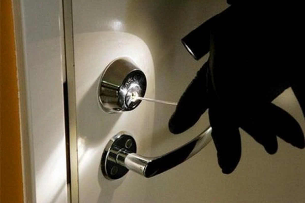 Bakıda tikilməkdə olan evlərin naqillərini oğurlayan şəxslər saxlanılıb