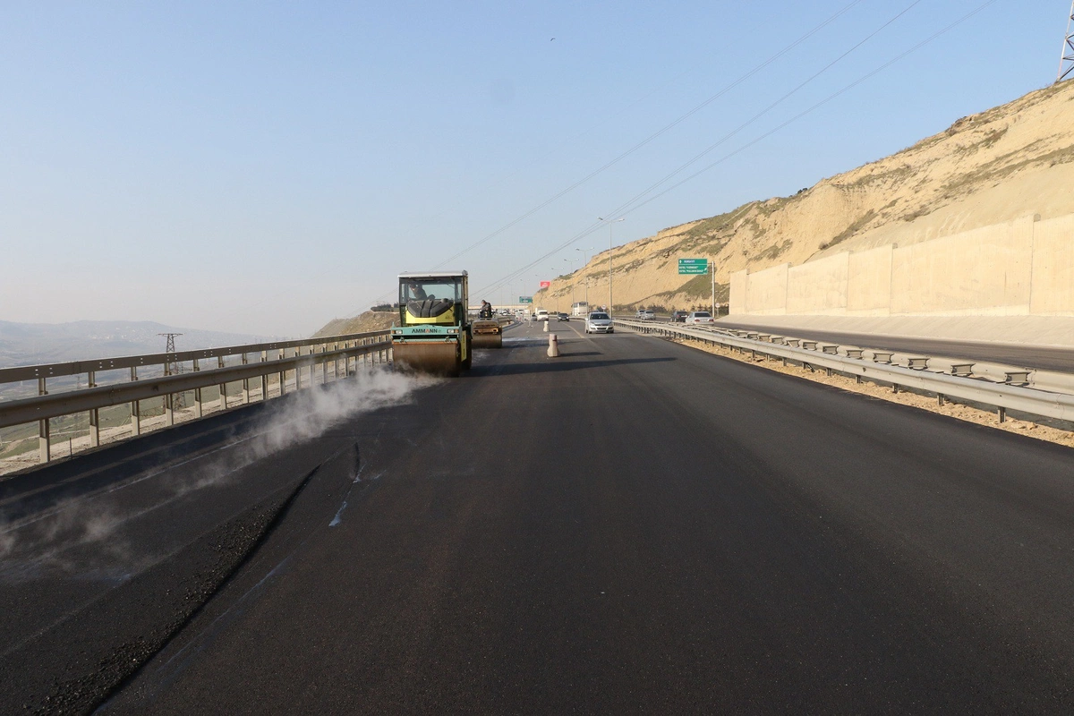 Bakıda tıxacların qarşısını alacaq YENİ ÜSUL: Yollar belə təmir oluna bilər