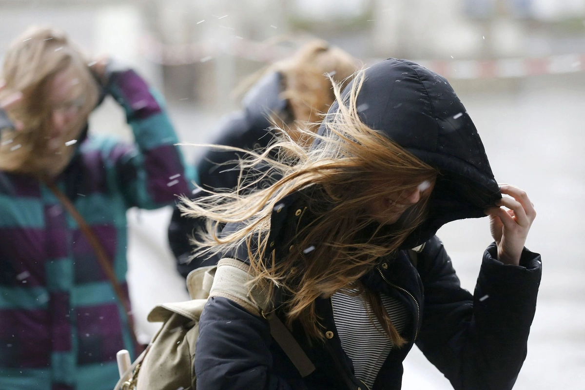 Bakıda və rayonlarda küləkli hava ilə bağlı sarı XƏBƏRDARLIQ Bakıda və rayonlarda küləkli hava ilə bağlı sarı XƏBƏRDARLIQ