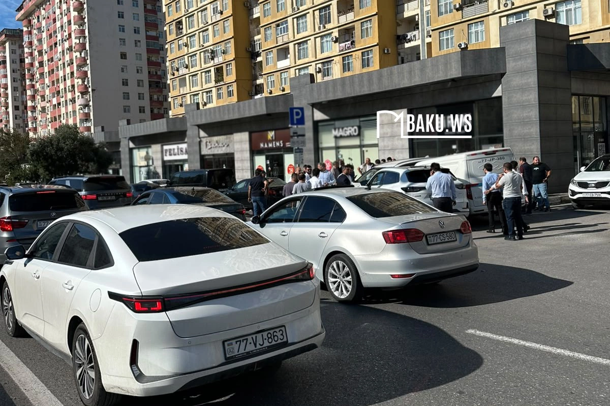 Bakıda zəncirvari qəza - Üç avtomobil toqquşdu Bakıda zəncirvari qəza - Üç avtomobil toqquşdu