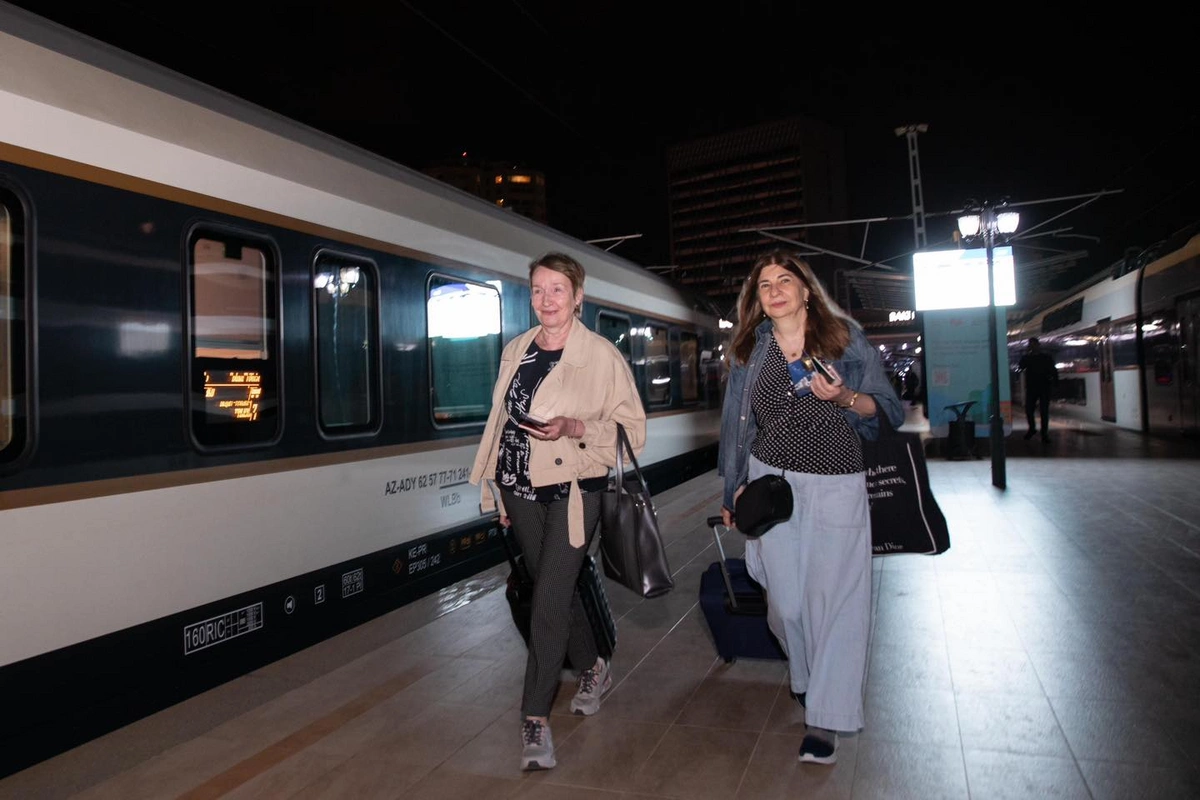 Bakıdan çıxan sərnişin qatarı Tbilisiyə çatıb