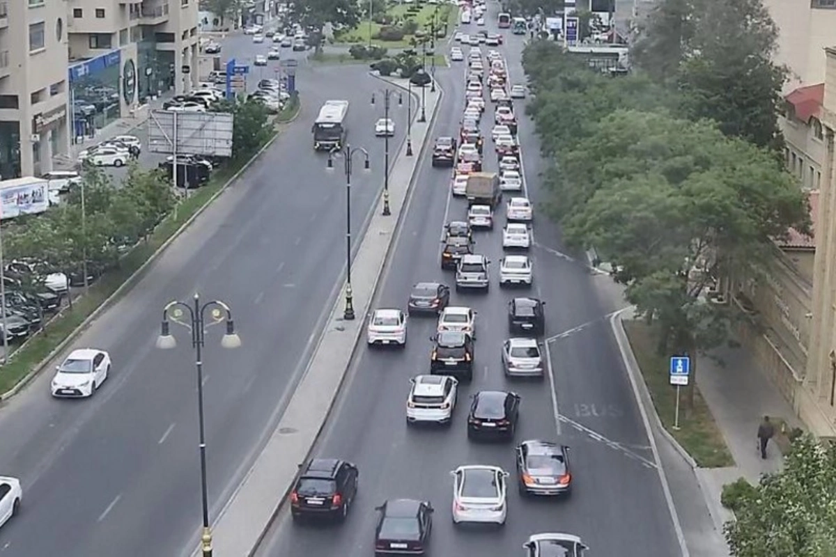 Bakının bəzi yollarında nəqliyyatın hərəkəti çətinləşib