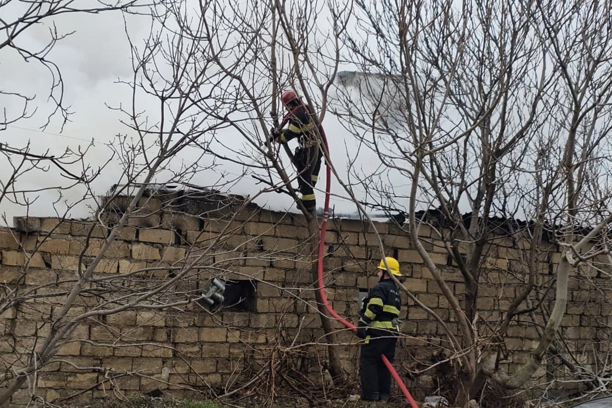 Bakının mərkəzində evdə YANĞIN Bakının mərkəzində evdə YANĞIN