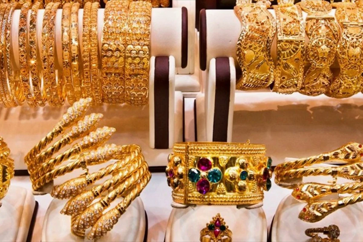 Bakının məşhur qızıl mağazasının özbək işçisindən şikayət: Minlərlə manat pulla bağlı məhkəmədə iddia qaldırıldı