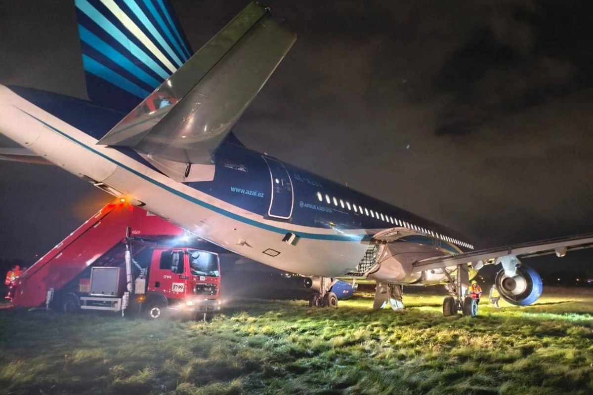 Bakıya uçan AZAL təyyarəsi Sankt-Peterburq aeroportuna geri dönüb