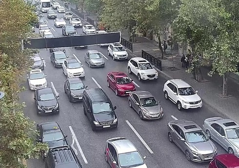Bakının 22 yolunda tıxac yaranıb