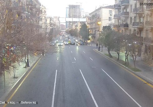Bakının bir küçəsində avtomobillərin hərəkətinə məhdudiyyət tətbiq edilib Bakının bir küçəsində avtomobillərin hərəkətinə məhdudiyyət tətbiq edilib