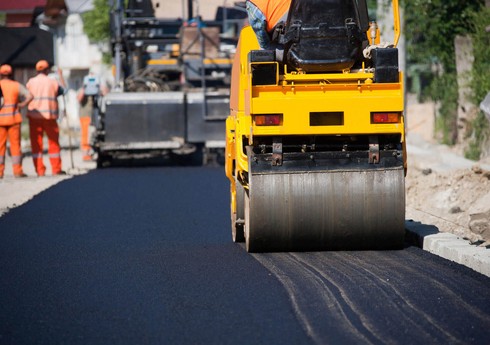 Bakının Mikayıl Müşfiq küçəsində təmir işləri aparılır