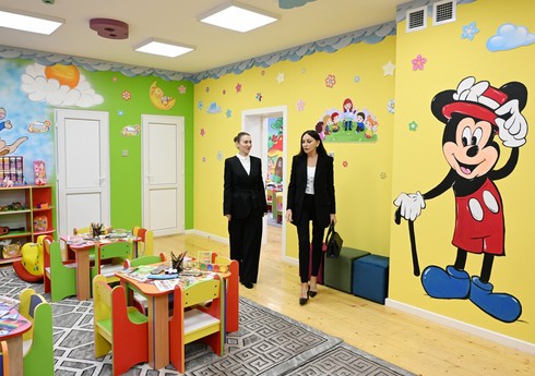 Bakının Xətai rayonunda Alim Məmmədov adına uşaq bağçası-körpələr evinin təmirdən sonra açılışı olub