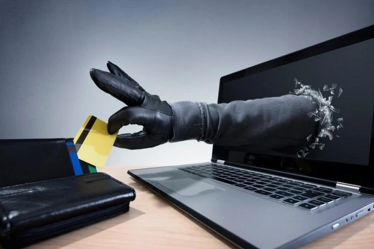 Bank kartlarından 10 min manatdan çox pul oğurlanıb