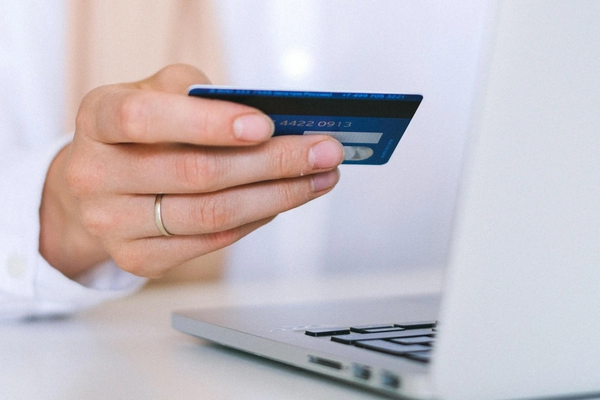 Bank kartlarından istifadə edənlərə XƏBƏRDARLIQ