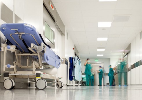 Beyləqanda minik avtomobili Yuxarı Qarabağ kanalına aşıb, ölənlər var