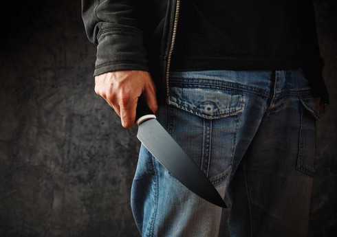 Biləsuvarda 18 yaşlı gənc bıçaqlanıb