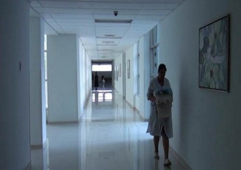 Biləsuvarda avtomobil 44 yaşlı kişini vurub