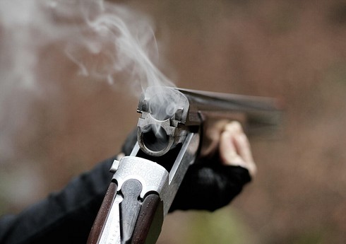 Biləsuvarda kişi güllələnib, qohumu saxlanılıb