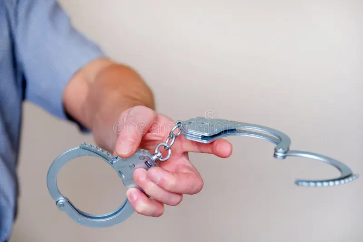 Binədə 4 market talanıb