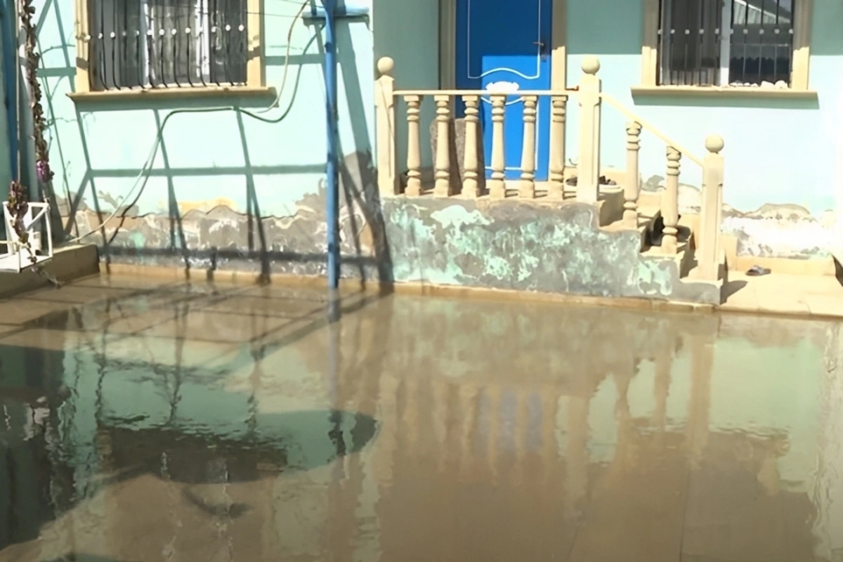 Binəqədidə evlər su altında QALDI