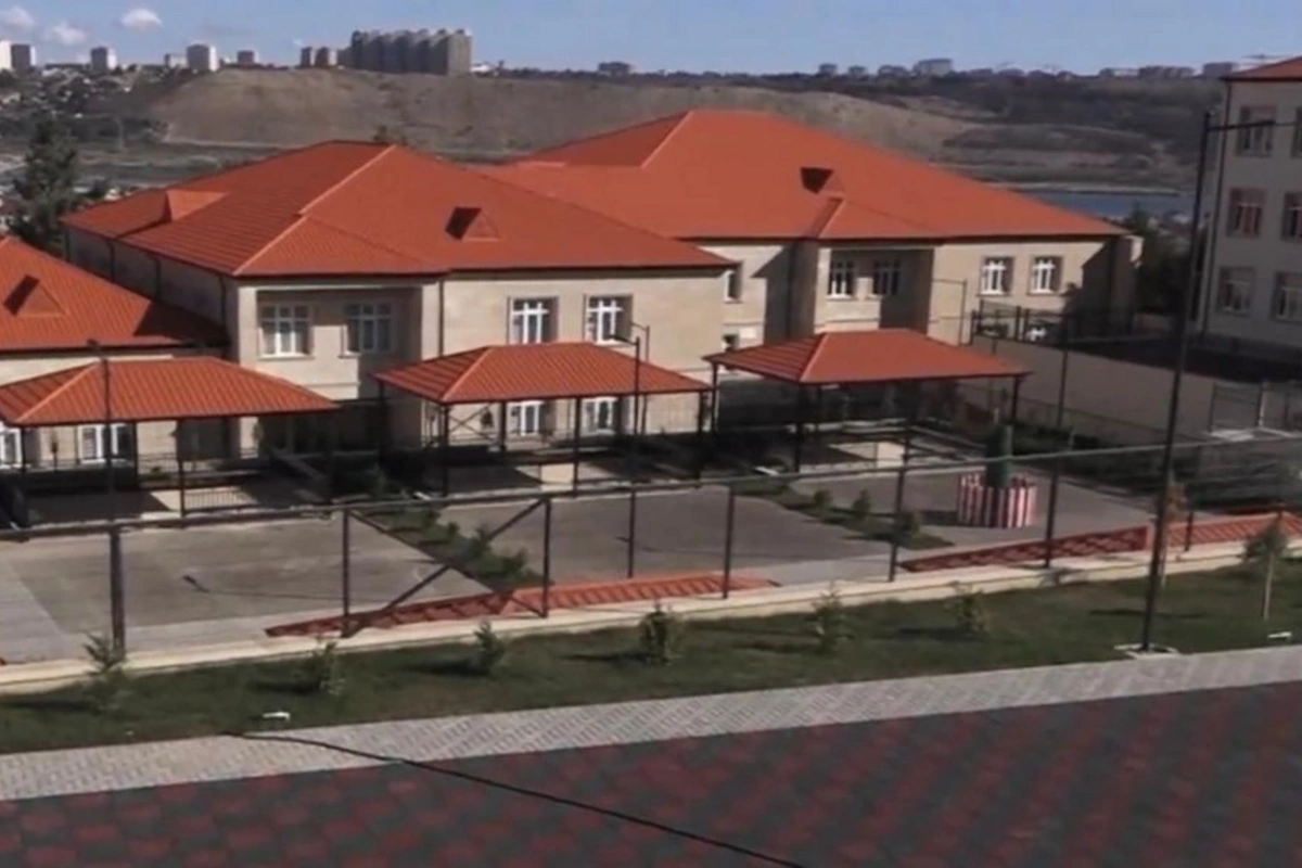 Binəqədidə yeni təmir olunan bağça niyə istifadəyə verilmir? Binəqədidə yeni təmir olunan bağça niyə istifadəyə verilmir?