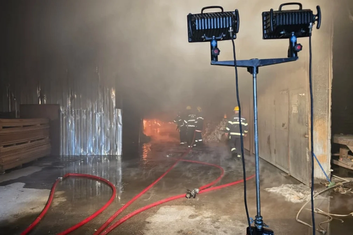 Binəqədidə yerləşən anbarda baş vermiş yanğın SÖNDÜRÜLDÜ