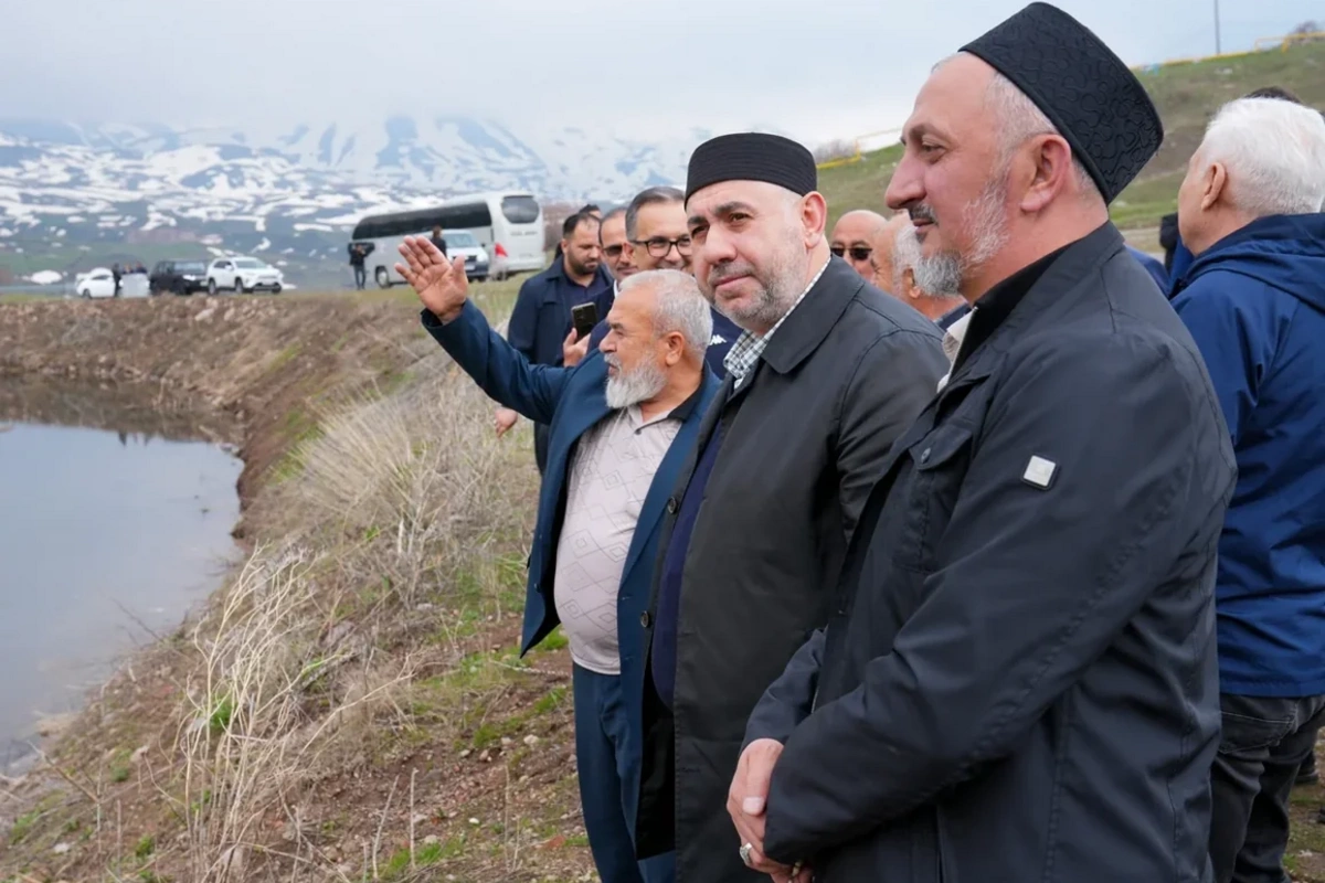 Bir qrup din xadimi Naxçıvanda tarixi abidələrlə tanış olub