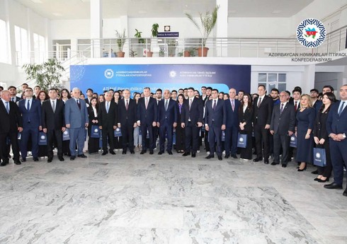 Bir qrup tələbəyə adlı təqaüd verilib