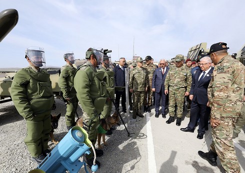 Birgə taktiki təlimdə silah və texnika sərgisi nümayiş etdirilib