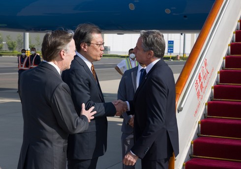 Blinken ABŞ-Çin əlaqələrini müzakirə etmək üçün Pekinə gedib